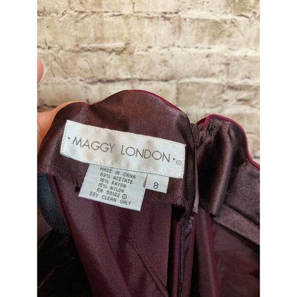 Maggy London Velvet Dress‎ Womens 8 Burgundy Scalloped Edges Dark Romantic Long - Picture 13 of 15